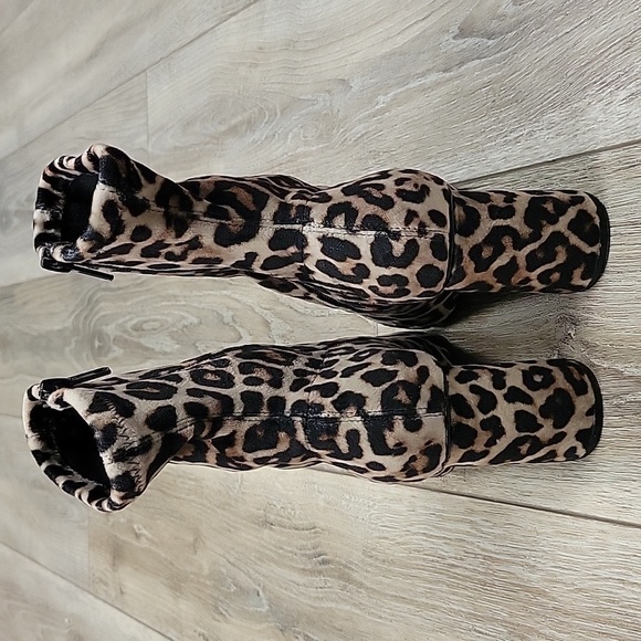 Steve Madden Size 6 1/2 Valyant Bootie in Velvet Leopard Print NEW - Picture 4 of 8